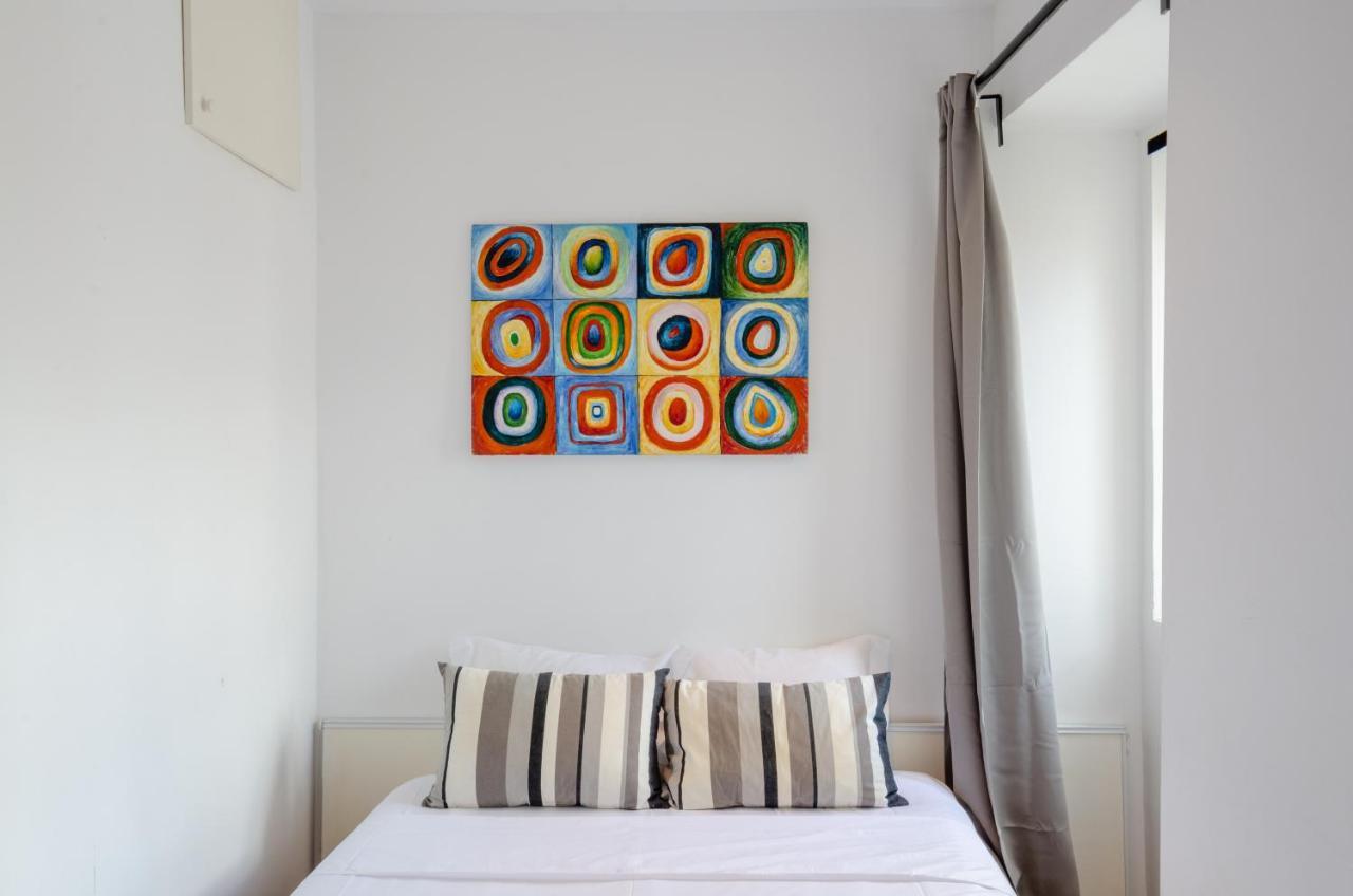 Central Lisbon Flat Near Avenida Bagian luar foto